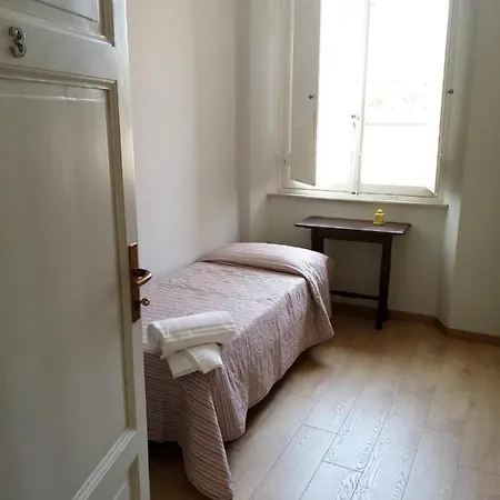 Bed & Breakfast Binario 5 Lucca